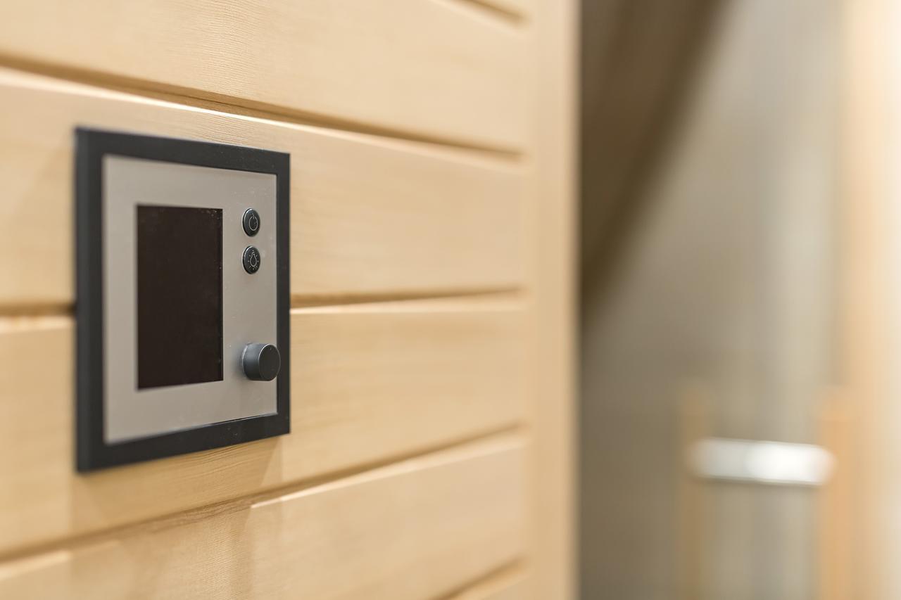 Merchants Crown Suites And Spa Praha Bagian luar foto A modern door bell