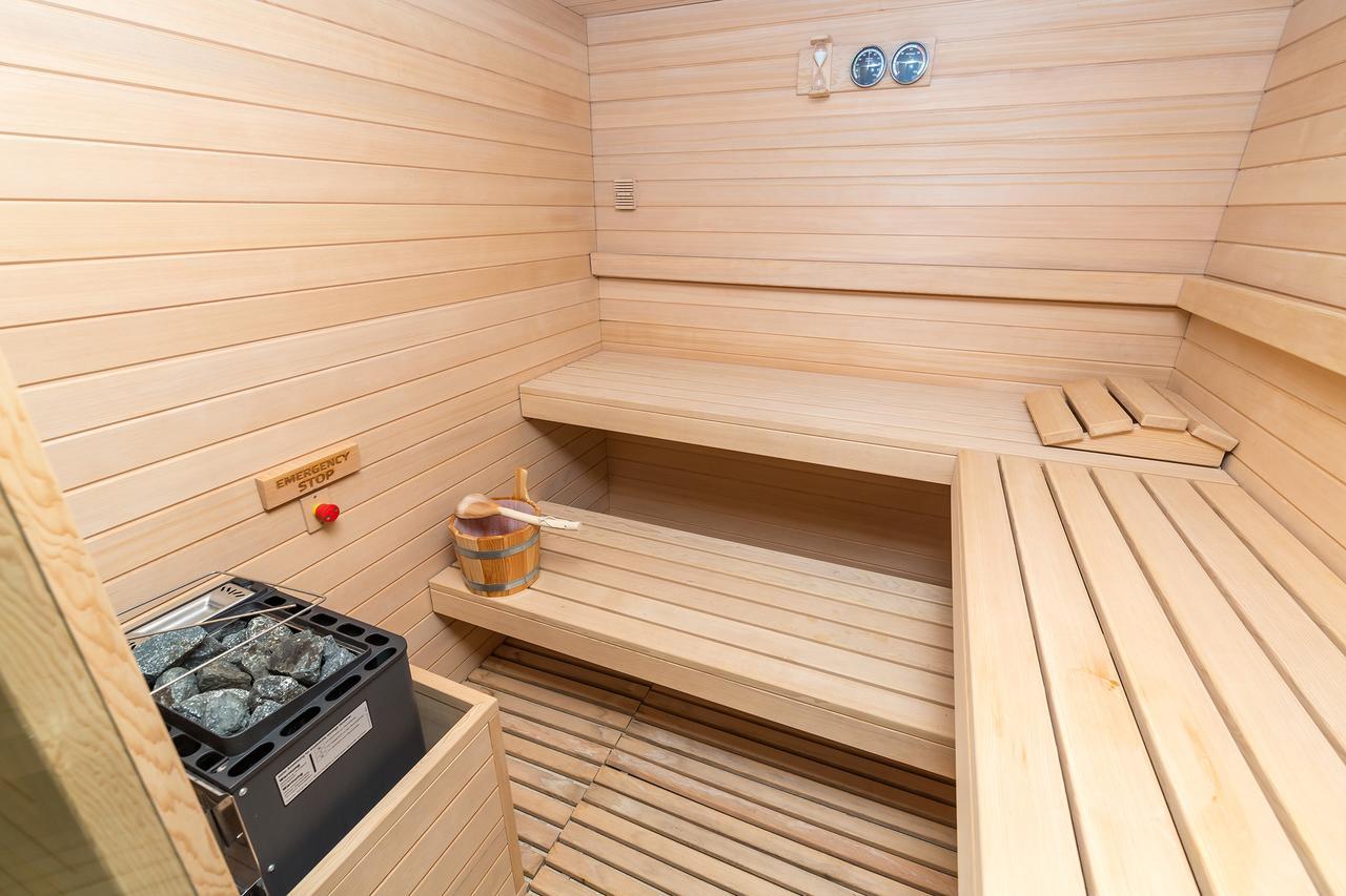 Merchants Crown Suites And Spa Praha Bagian luar foto A Finnish sauna