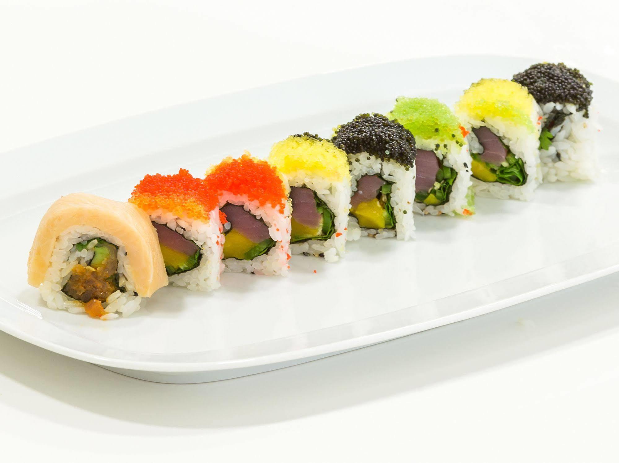 Merchants Crown Suites And Spa Praha Bagian luar foto A sushi roll