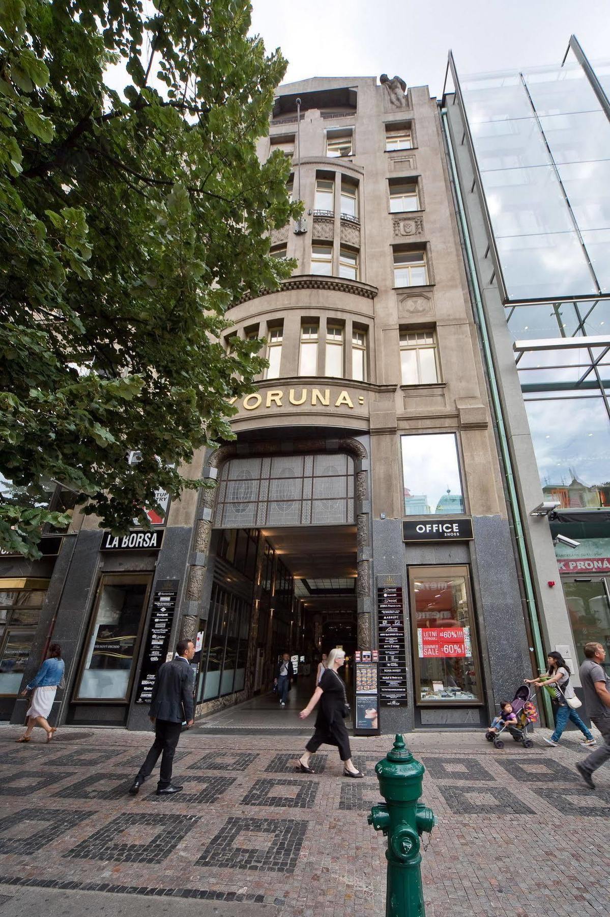 Merchants Crown Suites And Spa Praha Bagian luar foto The Brussels Stock Exchange