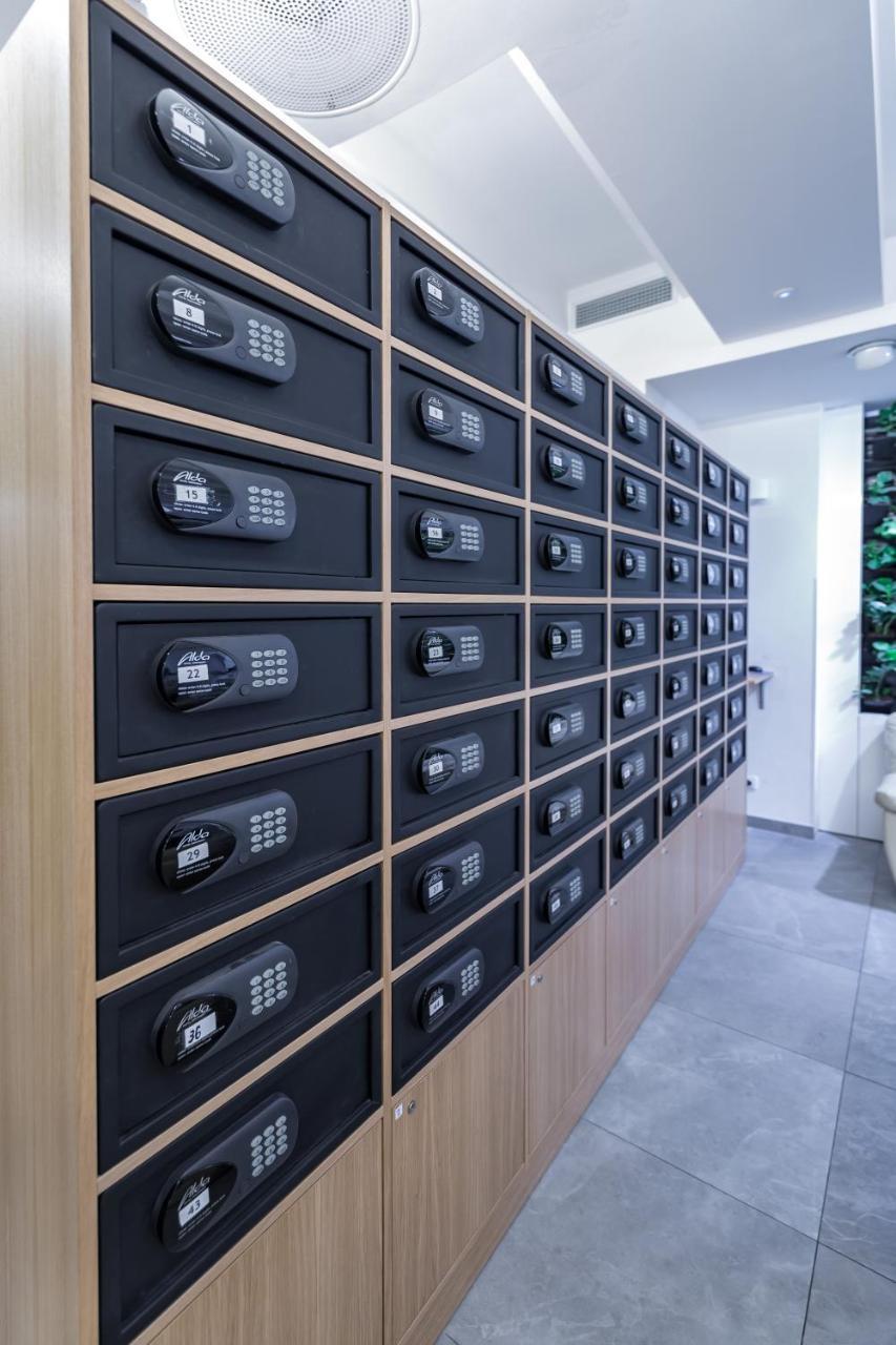 Merchants Crown Suites And Spa Praha Bagian luar foto Private safes at a bank
